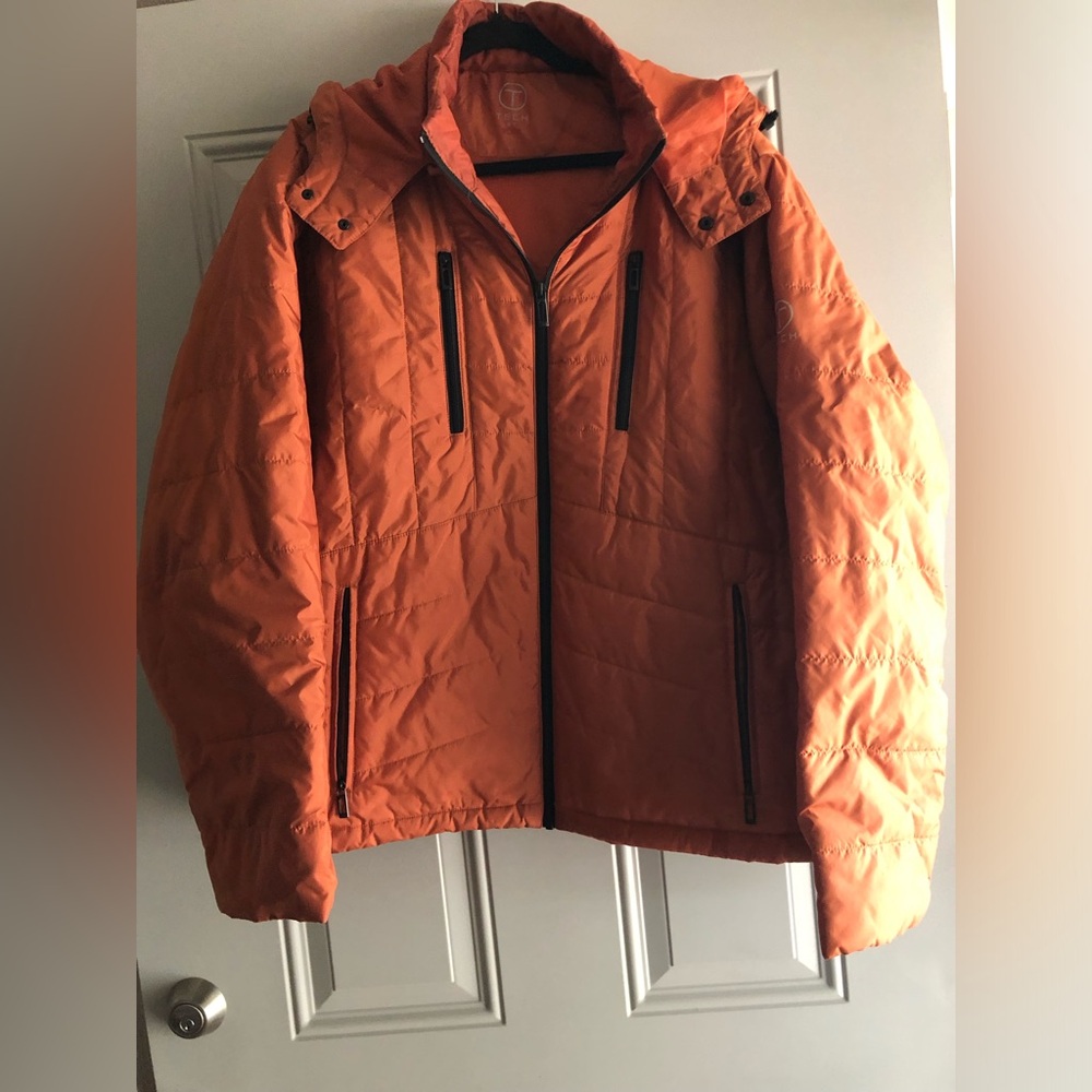 T Tech By TUMI Puffer Jacket removable hoodie. Lightweight stylish high quality